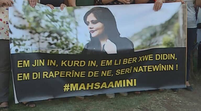 ل دیاربەکرێ ژنان کوشتنا ژینا ئەمینی ب چالاکیەکێ شەرمەزار کر