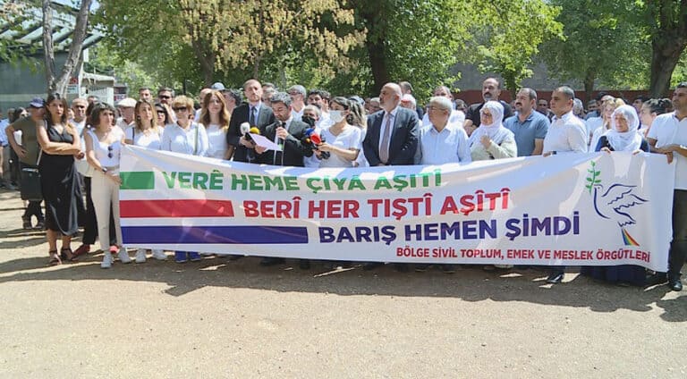 پەکەکێ ب رێیا پارلامانتەرێن هەدەپێ و سازیێن سڤیل ل باکورێ کوردستانێ بانگا ئاگربەستێ کر