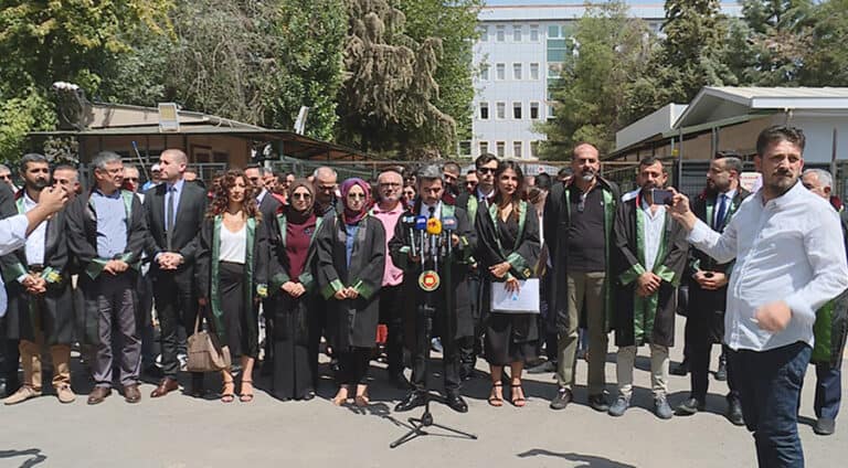 سەندیکایا پارێزەرێن دیاربەکرێ ژ دۆزا "کۆمکوژیا ئەرمەنان" بەرائەت بوو