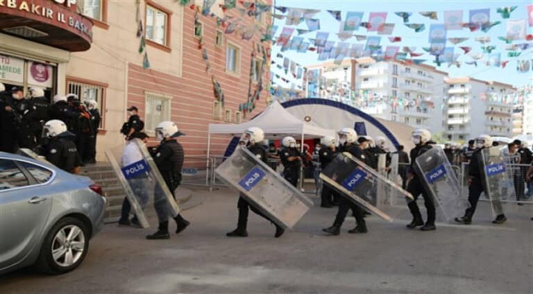 ل دیاربەکر پارێزگاریێ چالاکیێن دەربارێ بکارئانینا چەکێن کیمیاوی قەدەغە کر