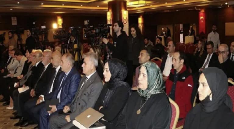 "کورد چ دخوازن؟"