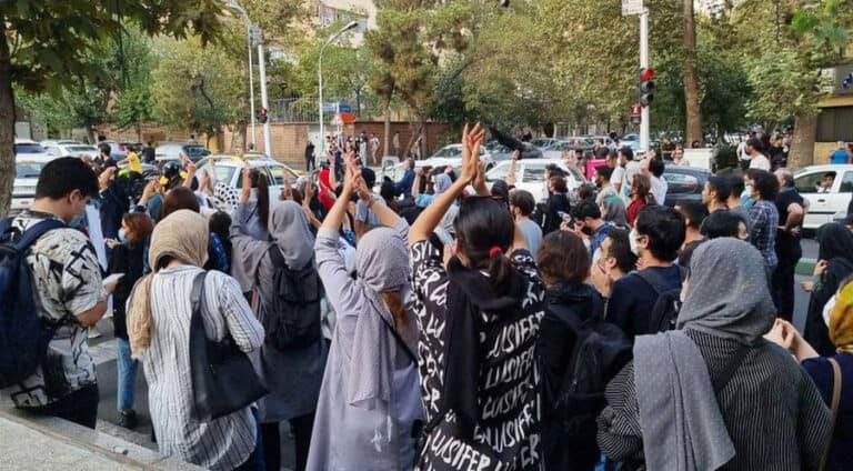 "448 خوەپێشاندەر ل ئیرانێ ھاتنە کوشتن"