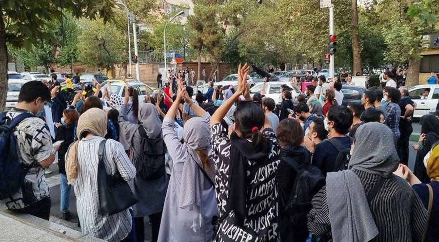 "448 خوەپێشاندەر ل ئیرانێ ھاتنە کوشتن"