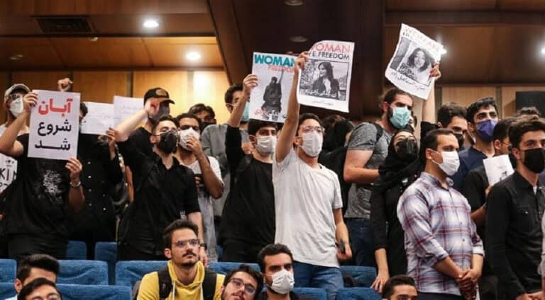 دەیلی مەیل: رەژیما ئیرانێ کۆنترۆلا زانینگەھان ژ دەست دایە