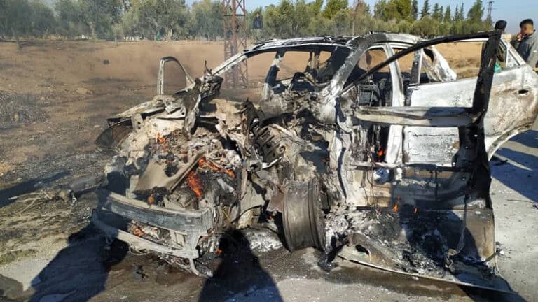 ل سەر ریا قامشلۆ – حەسەکێ ئۆتۆمۆبیلەک ھات بۆمبەبارانکرن