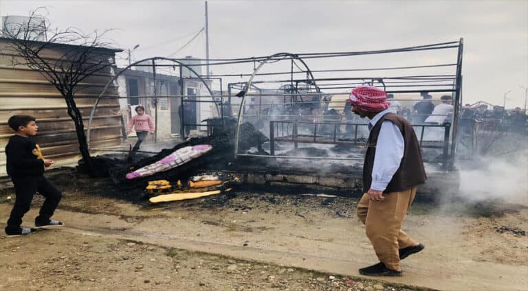 د چادرێن کۆچبەرێن ئێزدی دە شەوات دەرکەت