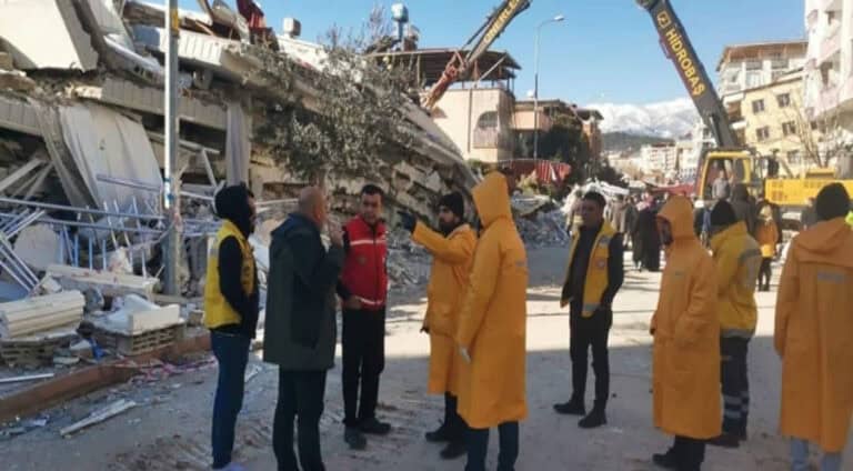 ھەژمارا قوربانیێن ئەردھەژا باکور و ترکیێ گھیشت 21 ھەزار و 43 کەسان