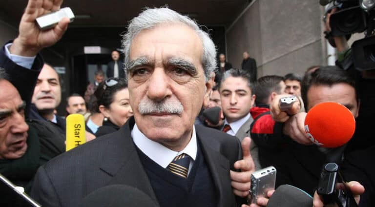 ئەحمەد تورک: ھەرێما کوردستانێ بەری ھەر کەسی ھات ئالیکاریا زەرەرمەندێن ئەردھەژێ