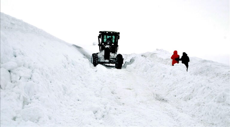 بەرفێ ل وان و بدلیسێ رێیا 163 تاخ و گوندان گرت