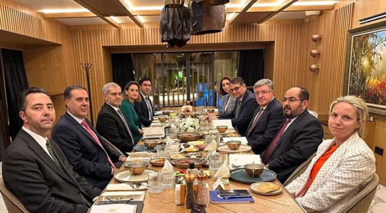 ئاکچاپار و ئۆپۆزیسیۆنا سووریێ پێشھاتێن پێوەندیێن "ترکیێ-سووری” گۆتووبێژ دکن