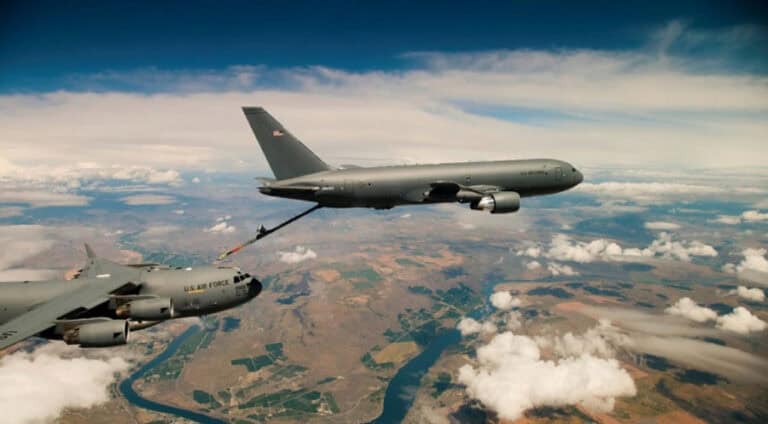 ئامەریکا ژ بۆ بەرسڤدانا ئیرانێ فرۆکەیان دشینە رۆژھلاتا ناڤین