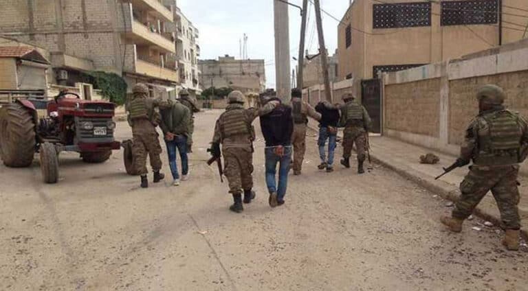 چەکدارێن سەر ب ترکیێ ڤە ل عەفرینێ 4 خۆرت رەڤاندن