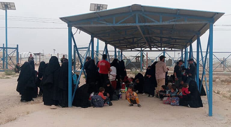 رێڤەبەریا خوەسەر 2 ژن و 3 زارۆکێن چەکدارێن داعشێ رادەستی کانادایێ کرن