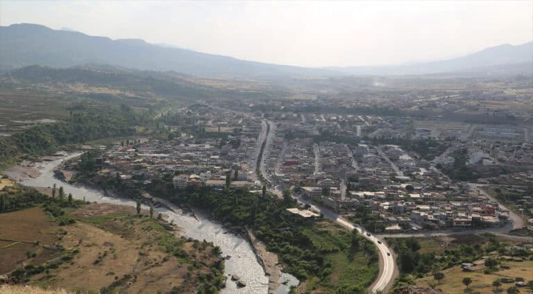 پەکەکە دێرالۆک ژی وەکە "قادێن گەریلا" ب ناڤ دکە