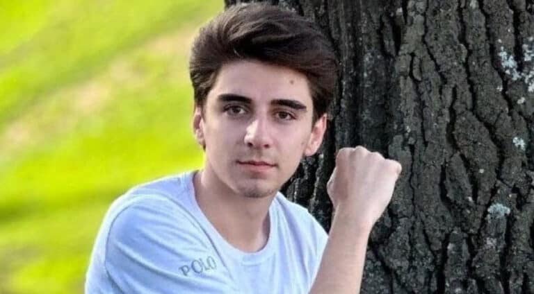 خوەندەکارەکی کورد ل رووسیایێ د ناڤ چەم دە خەنقی