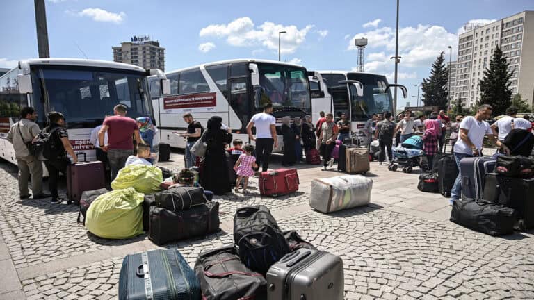 دەستھلاتا ترکیێ 360 پەنابەرێن سووری دەرسینۆر دکە