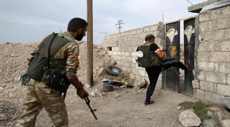 چەتەیێن سەر ب ترکیێ ڤە 3 وەلاتیێن کورد ل عەفرینێ رەڤاندن