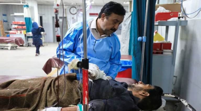 ل پاکستانێ د ئێریشەکا بۆمبەیی دە 5 پۆلیس ھاتن کوشتن