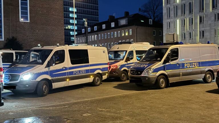 پۆلیسێن ئەلمان ب سەر ھەژمارەک مالێن ئالیگرێن پەکەکێ دە گرتن