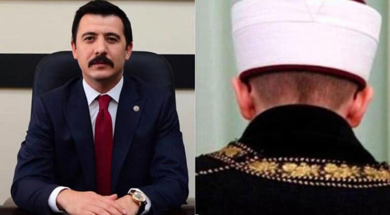 قەیومەکی ئەردۆگان ب پێهنا مەلایەک ل سەر مینبەرا مزگەفتێ ئانی خوارێ