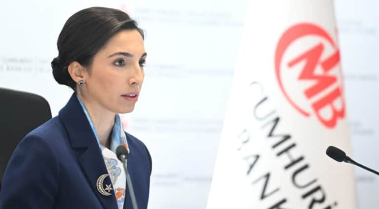 سەرۆکا بانکا ناڤەندی یا ترکیێ دەست ژ کار بەردا