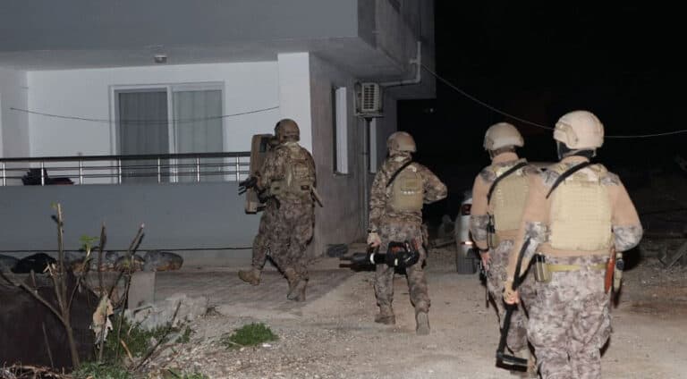 Li Îzmîr û Mêrsînê