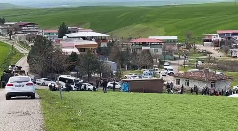 ل ئامەدێ د ھەلبژارتنێن موختاریێ دە شەر دەرکەت: کەسەکی جانێ خوە ژ دەست دا، 12 کەس بریندار بوون