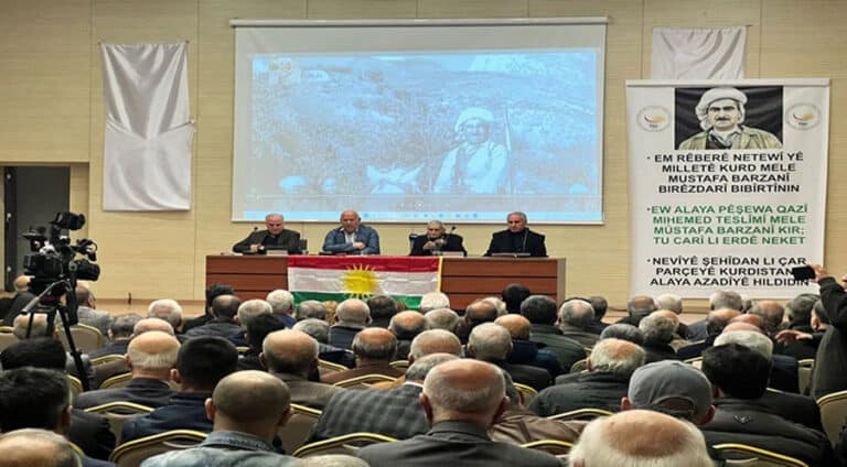 مەلا مستەفا بارزانی ل باتمانێ ب کۆنفەرانسەکێ ھات بیرئانین