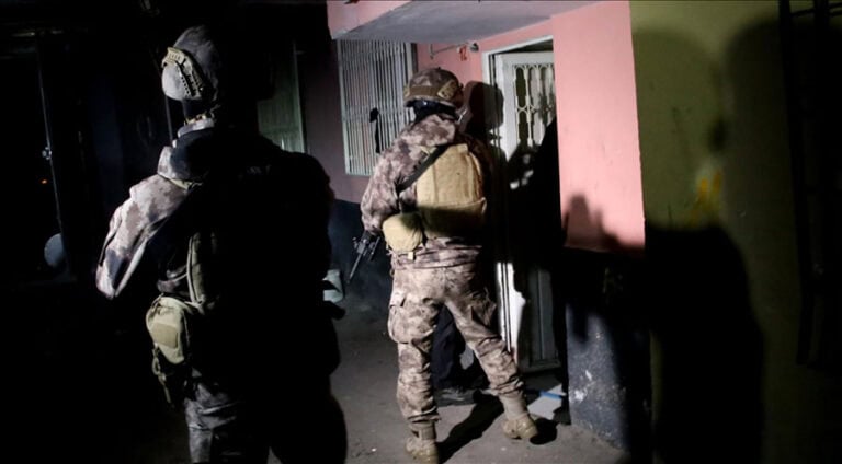 ل 81 باژارێن ترکیێ و باکورێ کوردستانێ 3730 کەس ھاتن گرتن