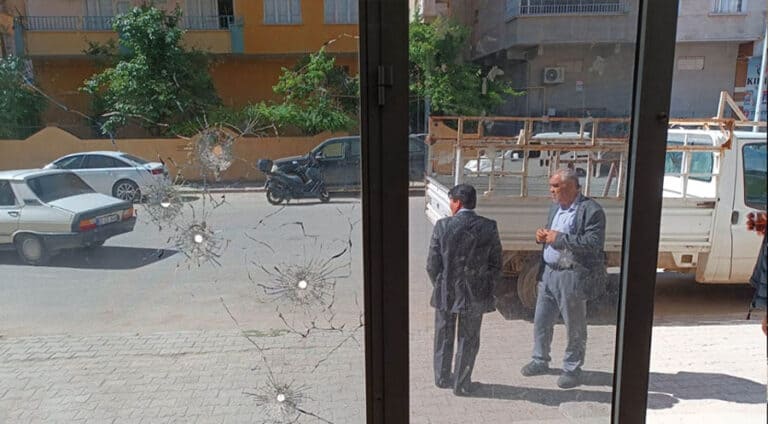 جارەکا دن ئاڤاھیا دەم پارتیێ یا بێرەجووکێ راستی ئێریشێ ھات