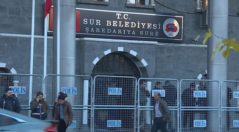 جارا یەکەمە شارەدارەک ژ بەر سیستەمێ ھەڤسەرۆکاتیا شارەداریێ تێ سزادان