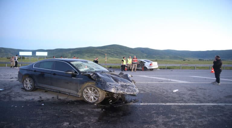 ل مووشێ دو ئۆتۆمۆبیلان ل ھەڤدان: 3 کەسان جانێ خوە ژ دەست دان، 5 کەس بریندار بوون