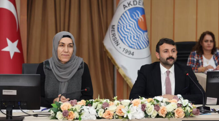 ھەڤسەرۆک و سێ ئەندامێن جڤاتا شارەداریا ئاکدەنیزێ ل مێرسینێ ھاتن گرتن