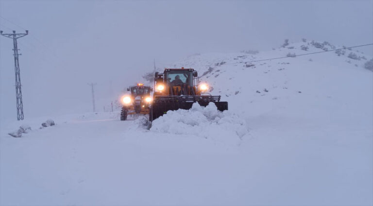 ژ بەر بەرفێ رێیێن 2720 گوند و دەڤەرێن باکورێ کوردستانێ ھاتن گرتن