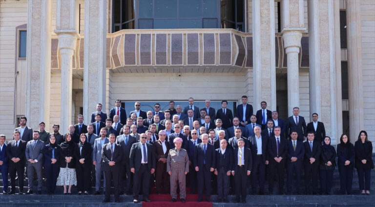 سەرۆک بارزانی و مەسروور بارزانی بەشداری مەراسیما بیرئانینا قوربانیێن کیمیابارانا حەلەبجەیێ بوون