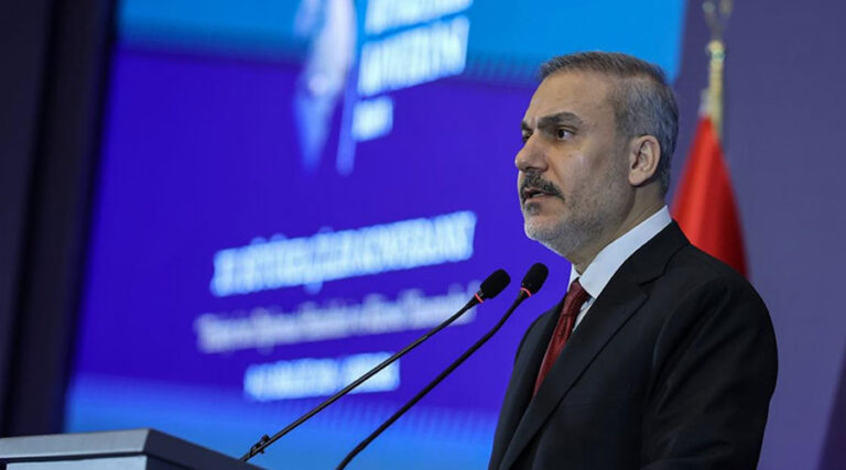 وەزیرێ دەرڤەیێ ترکیەیێ سەرەدانا فرانسایێ دکە