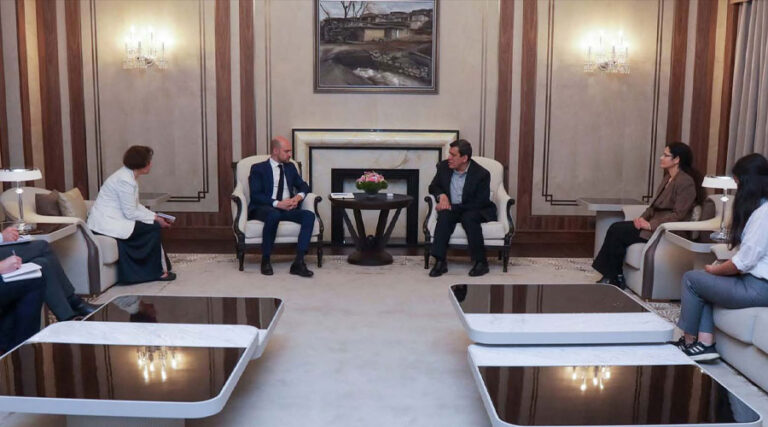 Wezîrê Derve yê Fransayê bi Mezlûm Ebdî û Îlham Ehmed re dicive