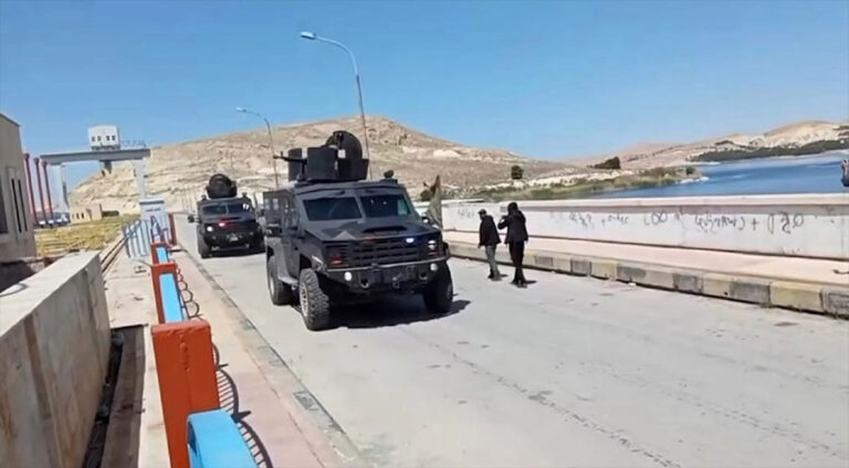 هەسەدە بەنداڤا تشرینێ رادەستی حکوومەتا شامێ دکە