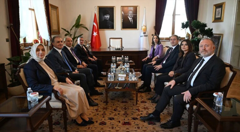 دەم پارتی و ئاک پارتی جڤیان