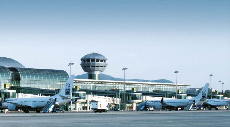 ژ بەر شەواتا دارستانێ، فرۆکخانەیا ئیزمیرێ ھات گرتن