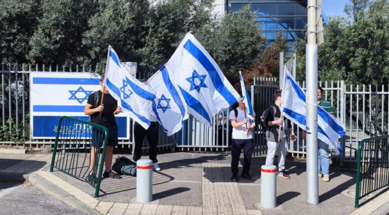 ئیسرایلێ بالیۆزخانەیێن خوە ل هەموو وەلاتان داخستن