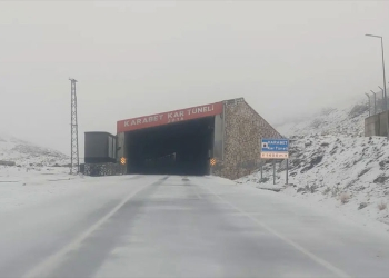 بەفرێ باژارێ وانێ یێ باکورێ کوردستانێ سپی کر