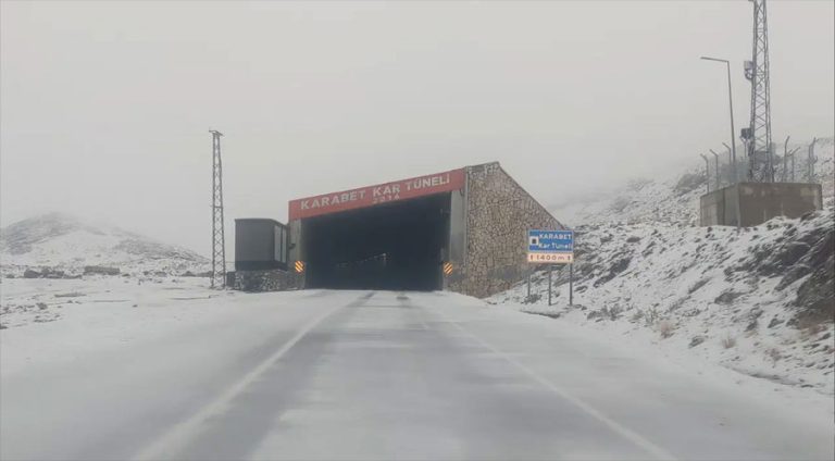 بەفرێ باژارێ وانێ یێ باکورێ کوردستانێ سپی کر