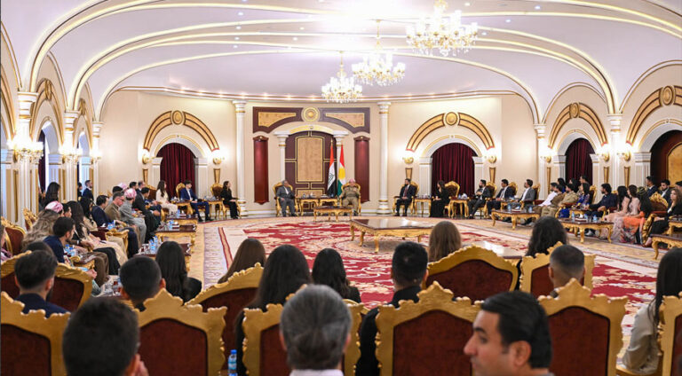 سەرۆک بارزانی بۆ جوانێن کورد یێن دیاسپۆرایێ: گرینگیێ بدن خوەندن و خوەئاڤاکرنێ