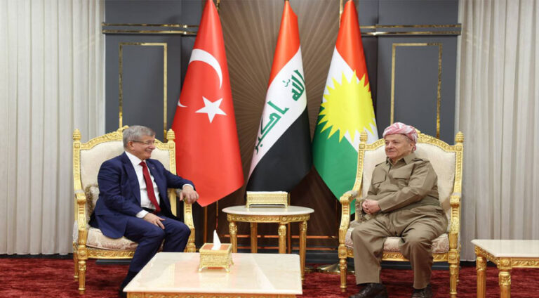 سەرۆک بارزانی و داودئۆغلو تەکەزی ل سەر بەردەوامیا ھەماھەنگی و تێکلیێن د ناڤبەرا کوردستان و ترکیێ دە کرن ئیرۆ 18/11/2025ێ، ل باژارێ دھۆکێ سەرۆک بارزانی ل گەل ئەحمەد داودئۆغلو کەسایەتیێ سیاسەتمەدار و سەرۆکوەزیرێ بەرێ یێ ترکیێ جڤیا.