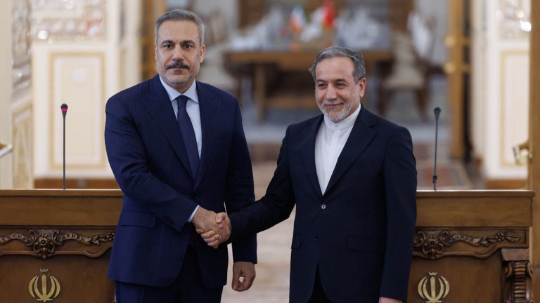 ئیراقچی ژ فیدان رە: ئەم رێزێ ل یەکپارچەییا ئاخا ترکیەیێ دگرن