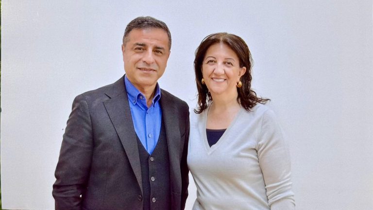 پەرڤین بولدان وێنەیێ خوەیێ نوو لگەل دەمیرتاش وەشاند: ھشیاریا "ژیریا دەستکرد" دا