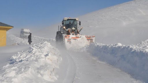 بەهۆی بەفربارین ڕێگای 382 گوندی باکووری کوردستان داخراوە