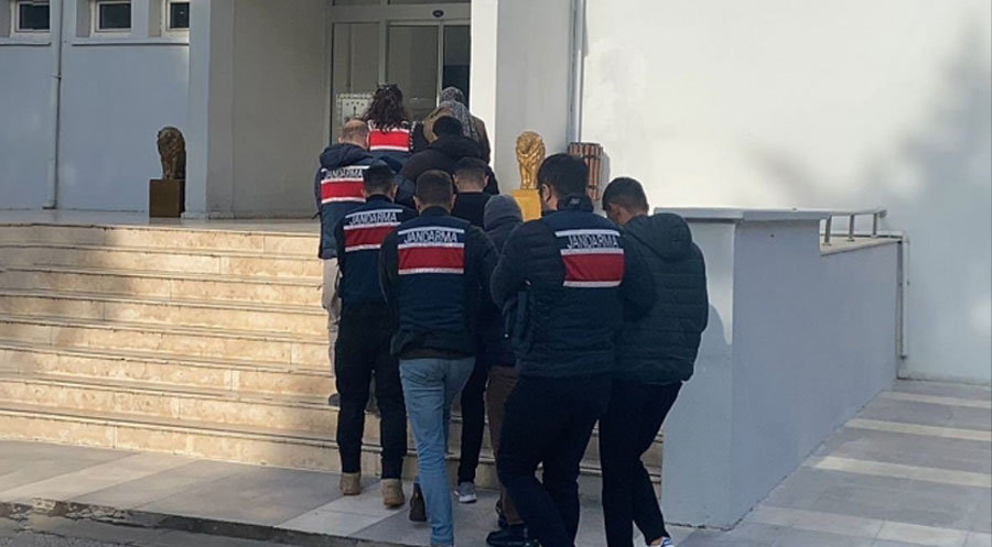 لە دیلۆک و مانیسا بە بیانووی پەکەکەوە 21 کەس دەستبەسەر کران