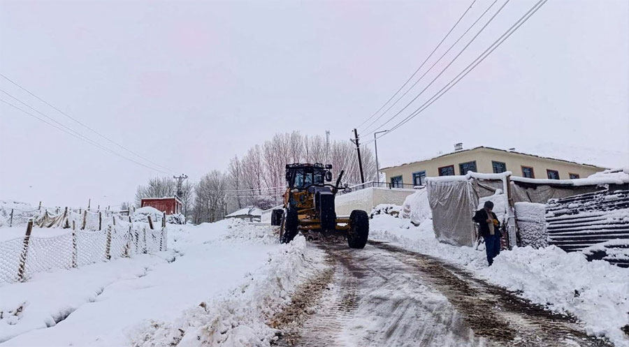 باکووری کوردستان... بەهۆی بەفربارینەوە ڕێگاکانی 172 گوند داخران